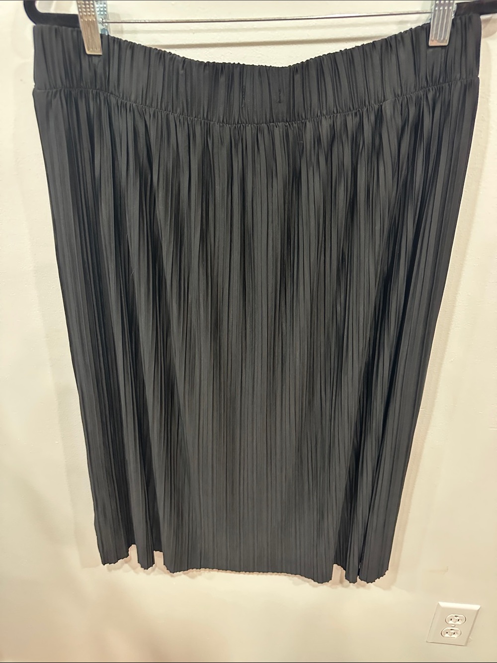 torrid Black Pleated Midi Skirt with Elastic Waist - Picture 3 of 4
